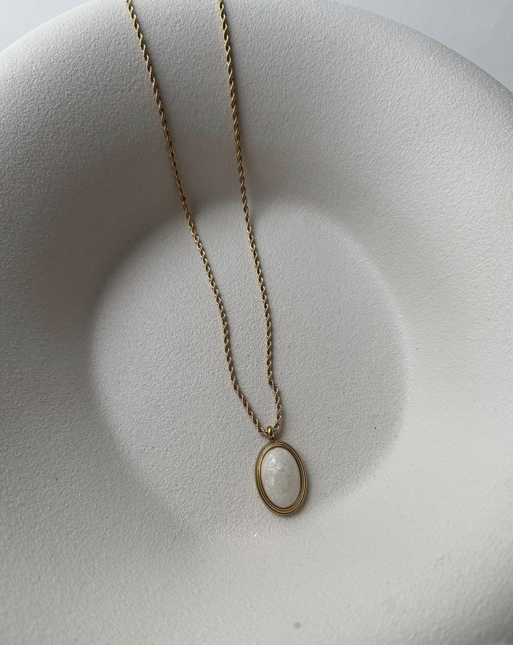 Çelik Gold Oval Beyaz Taşlı Kolye