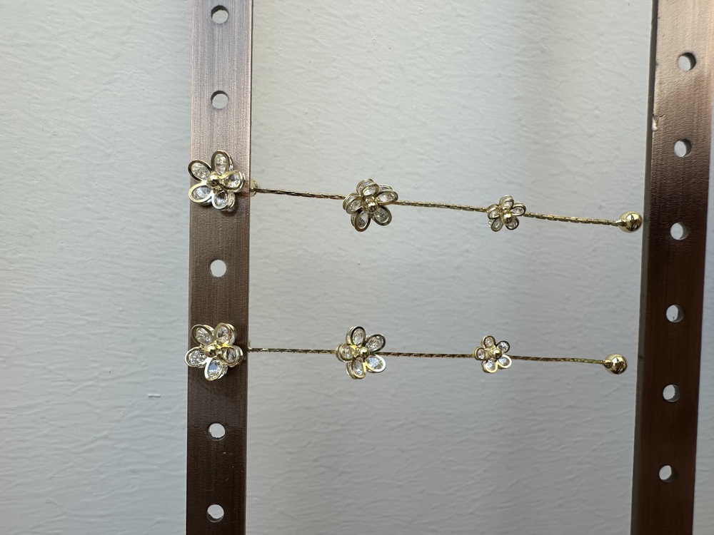 Vip Gold Sallanan Çiçek Model Küpe