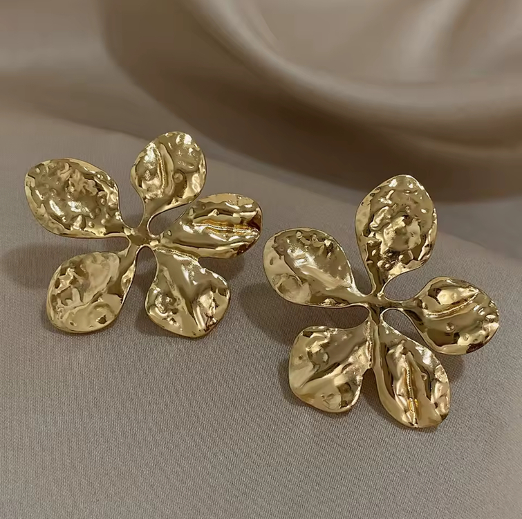 Çelik gold çiçek desen küpe