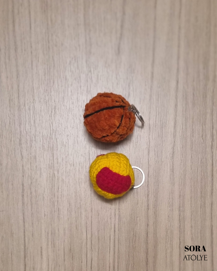 Kırmızı Sarı Voleybol Topu