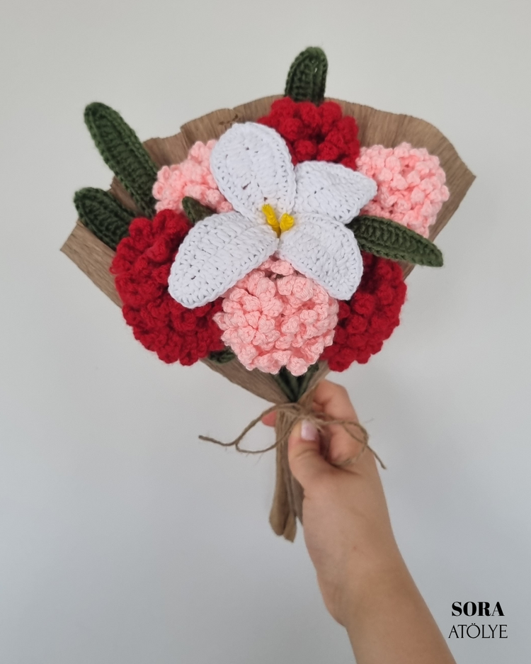 Karanfil ve Lilyum Amigurumi Çiçek Demeti