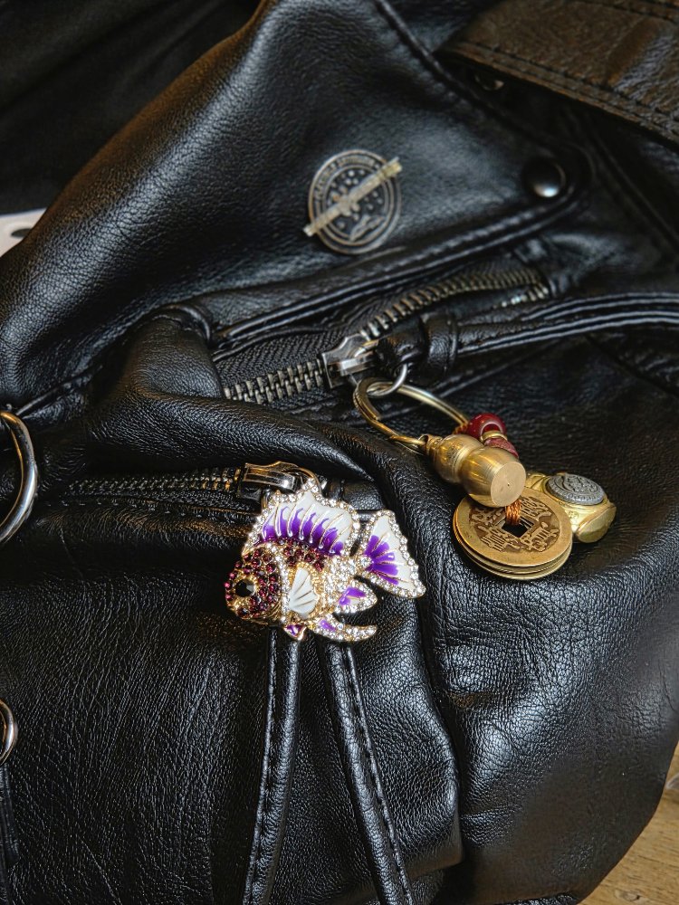 Mor Beta Brooch