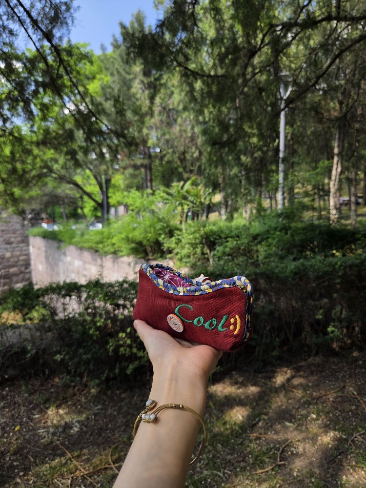 Küçük Sığınak (Gözlük Kılıfı)