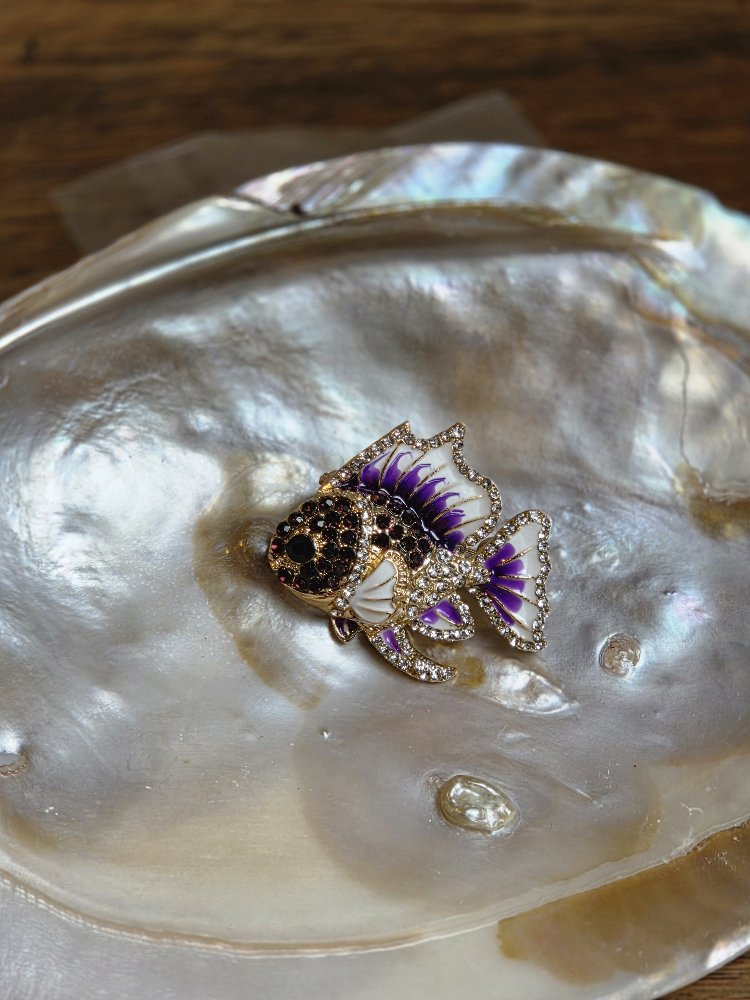 Mor Beta Brooch