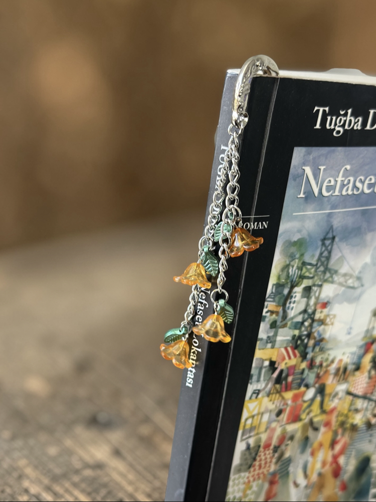 Unutma Beni Çiçeği Zincirli Metal Kitap Ayracı – Turuncu