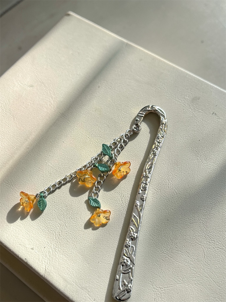 Unutma Beni Çiçeği Zincirli Metal Kitap Ayracı – Turuncu