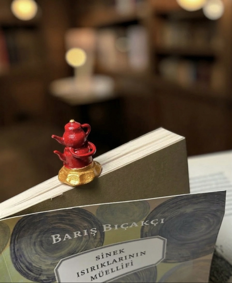 Kırmızı Çaydanlık Kitap Ayracı