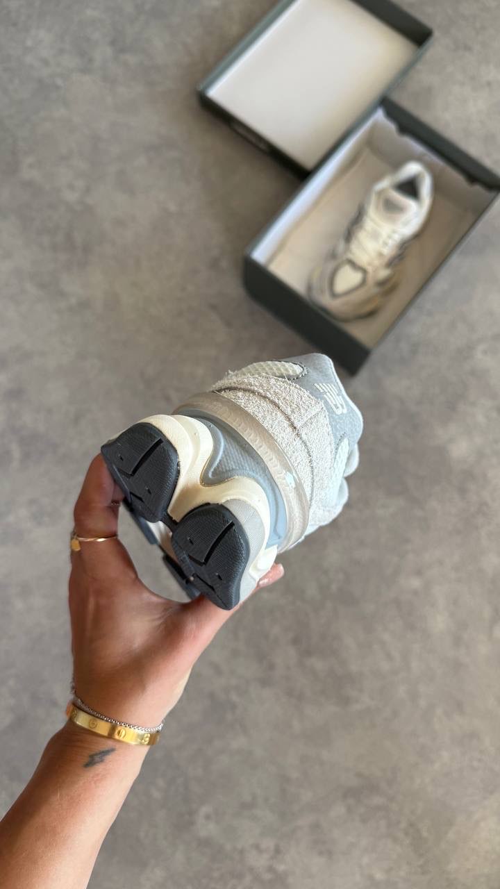 New Balance 9060 - U9060HSC (Dar Kalıp 1 Numara Büyük Alınız)