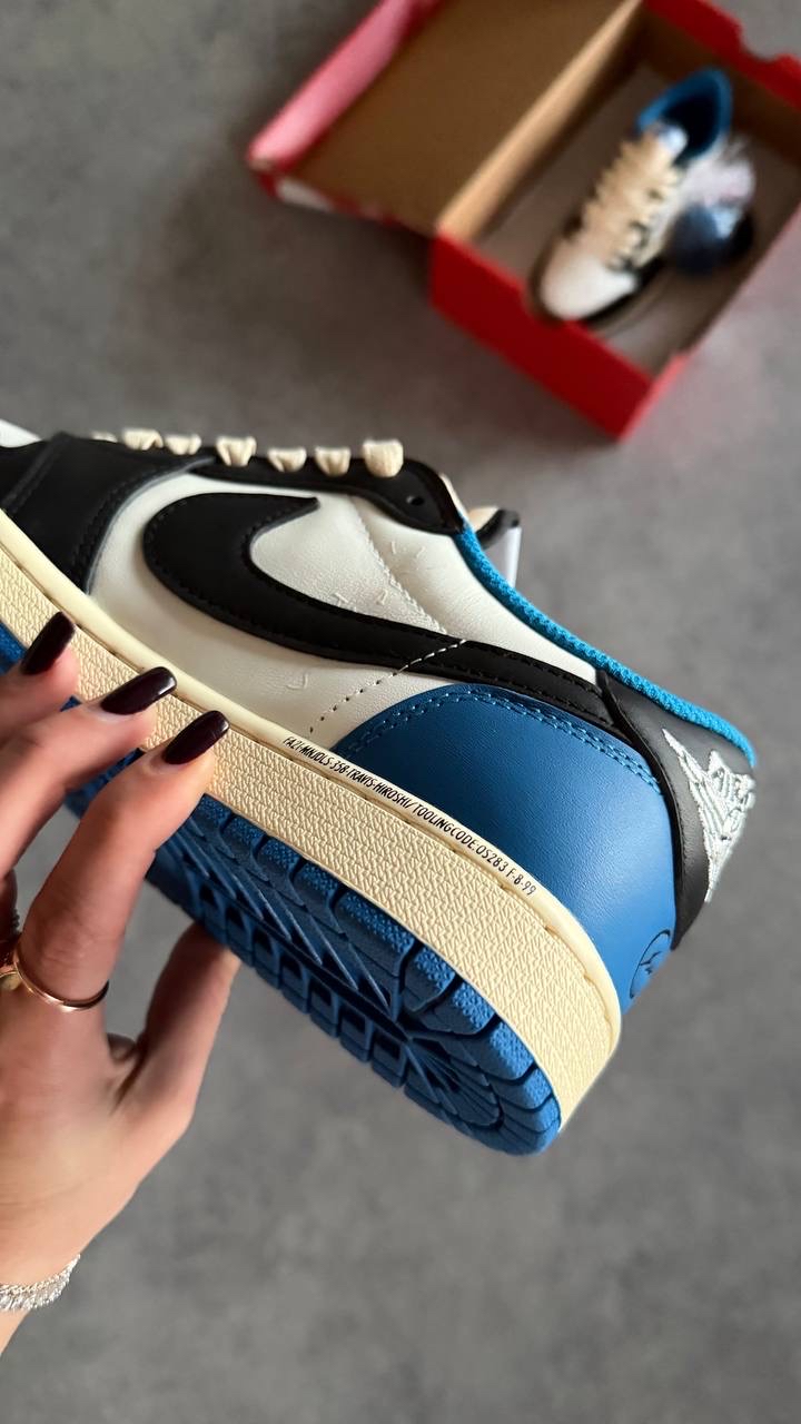Nike Air Jordan 1 Low Fragment Design x Travis Scott (Dar Kalıp 1 Numara Büyük Alınız)