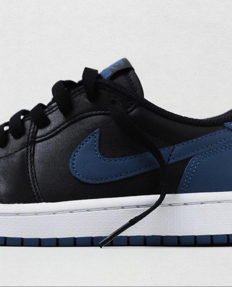 Air Jordan 1 Low Mystic Navy