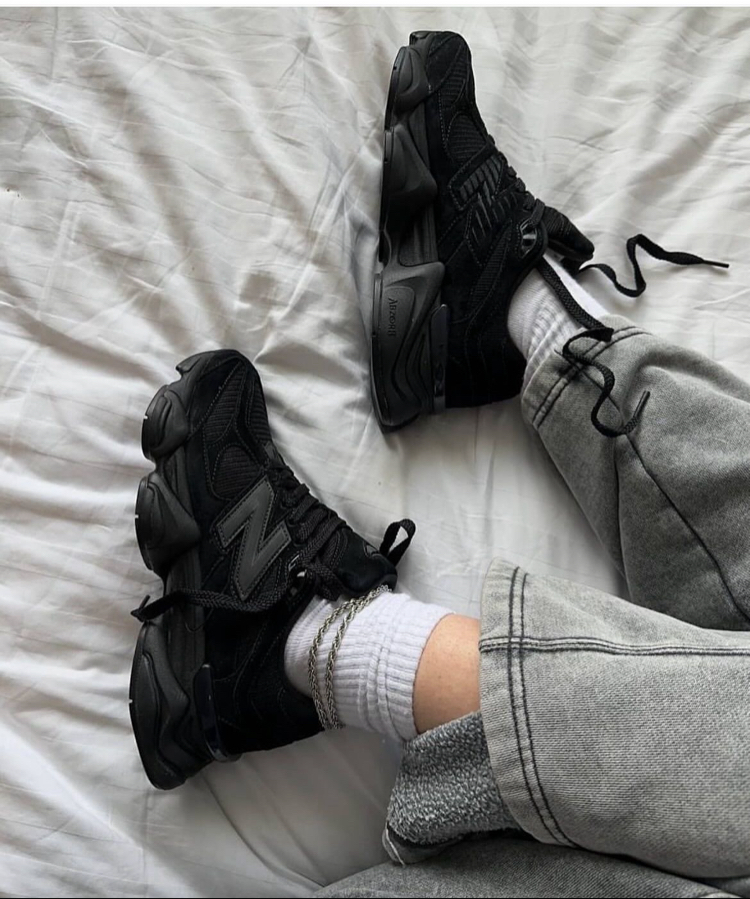 New Balance 9060 Triple Black