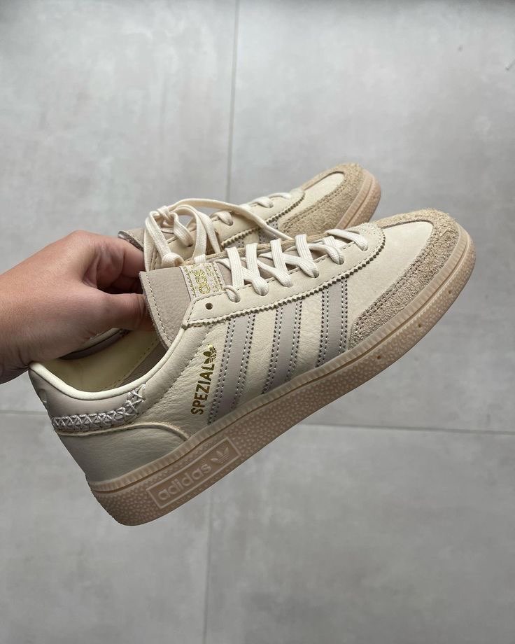 Handball Spezial Wonder Beige