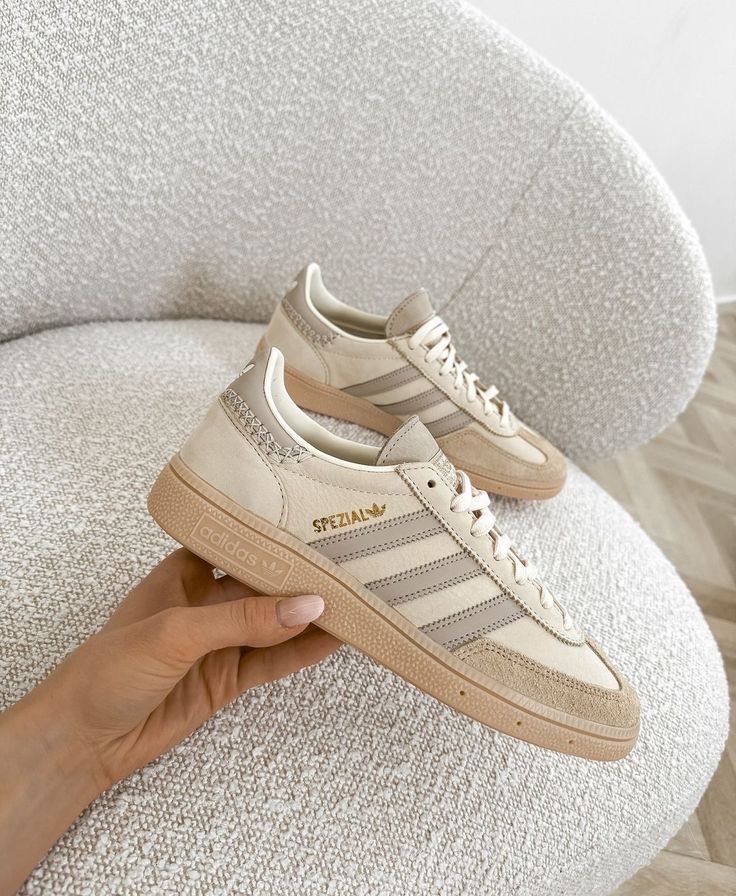Handball Spezial Wonder Beige