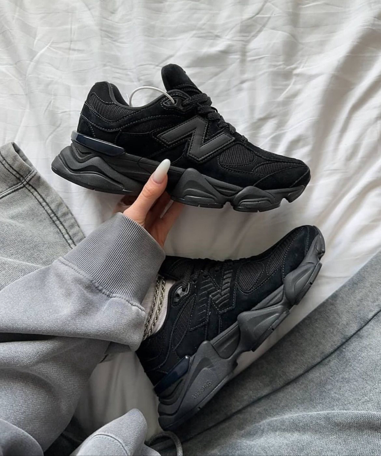 New Balance 9060 Triple Black