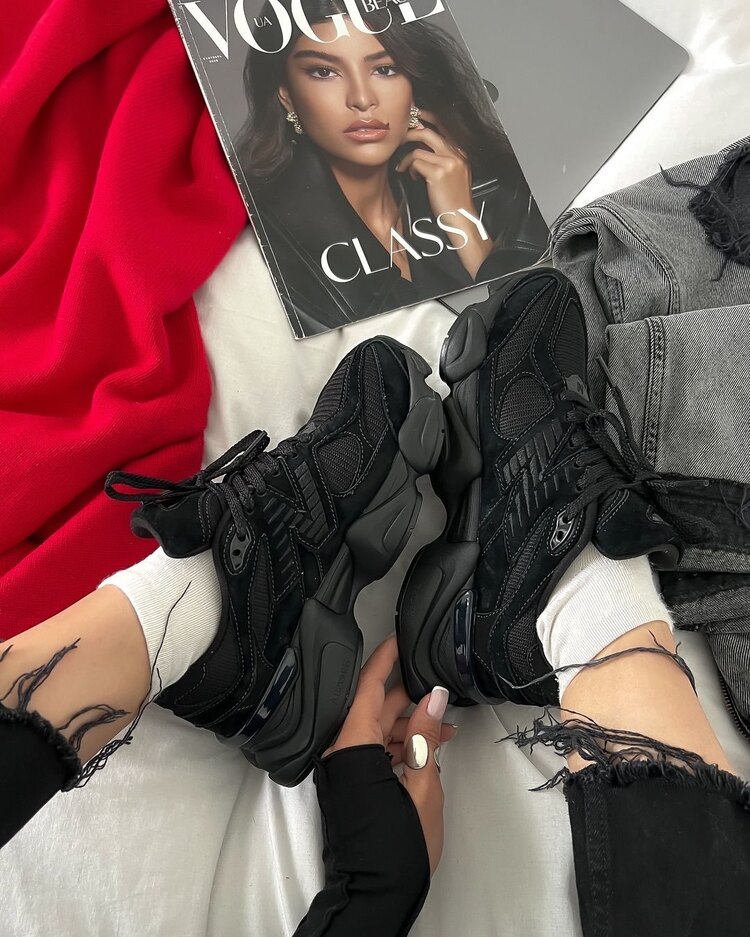 New Balance 9060 Triple Black