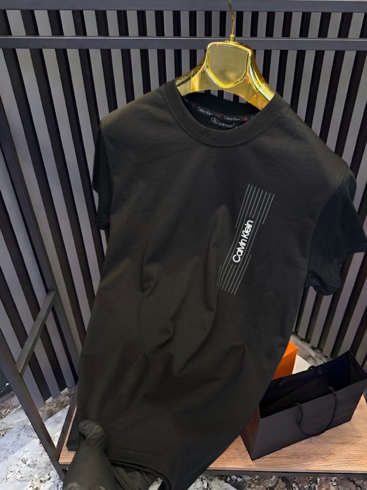 •CALVIN KLEIN T-SHIRT