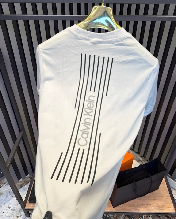 •CALVIN KLEIN T-SHIRT