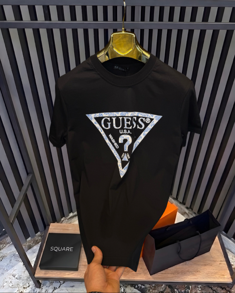 •GUESS T-SHIRT