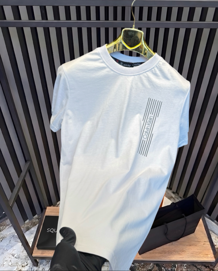 •CALVIN KLEIN T-SHIRT