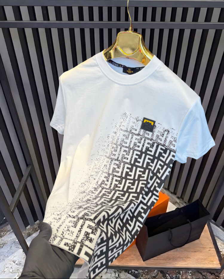 •FENDI T-SHIRT