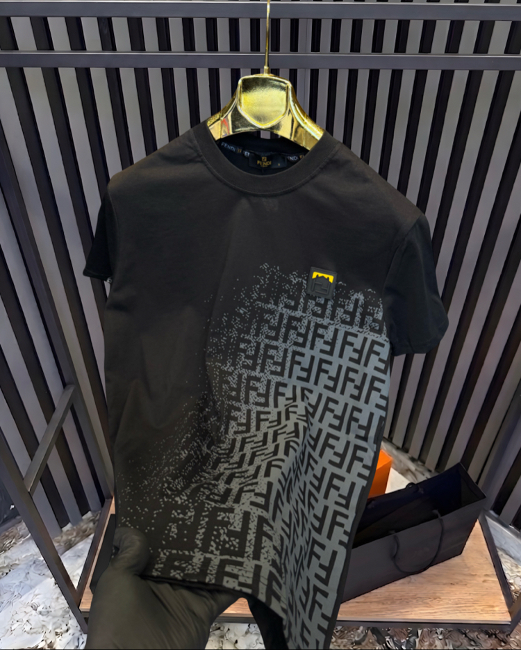 •FENDI T-SHIRT