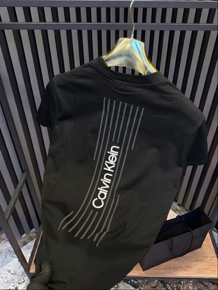 •CALVIN KLEIN T-SHIRT