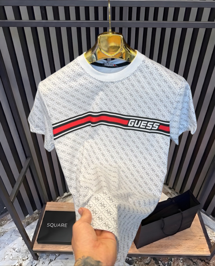 •GUESS T-SHIRT