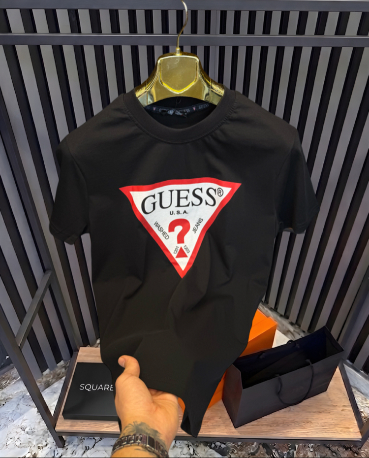 •GUESS T-SHIRT