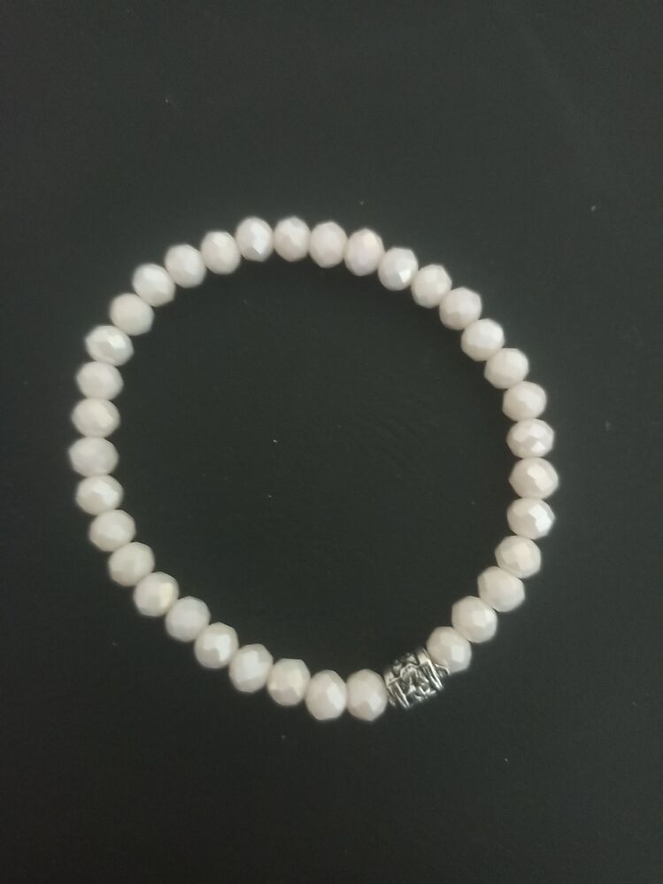 beyaz bileklik 