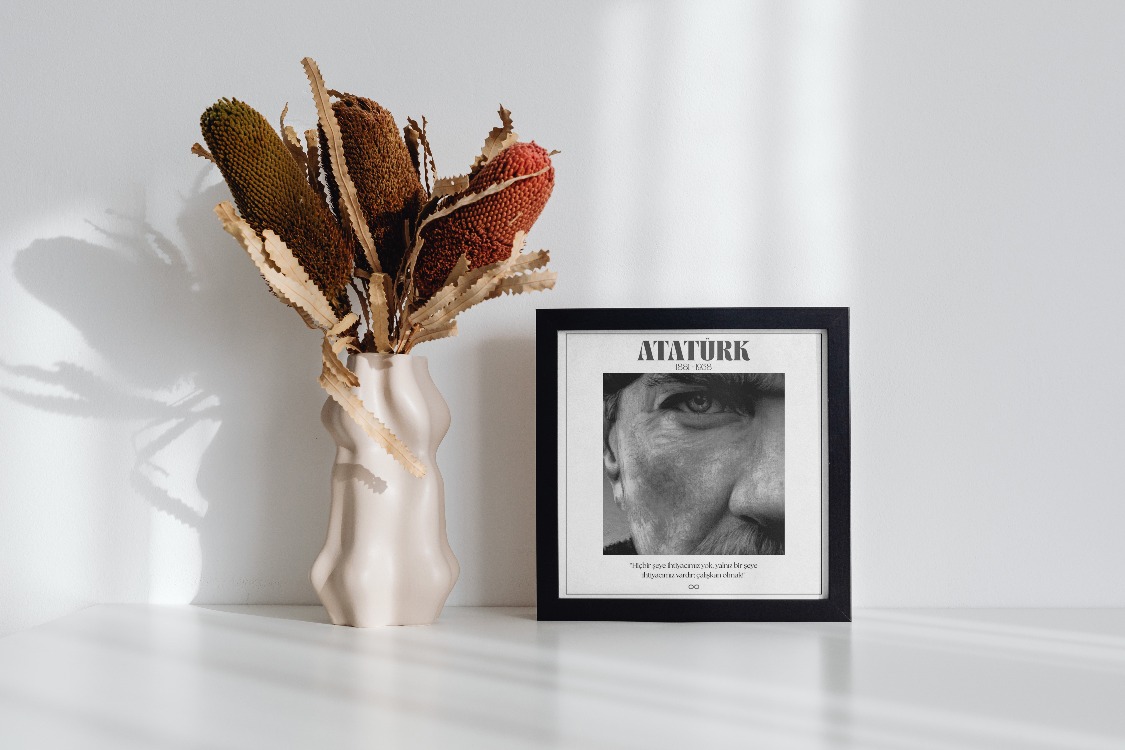 Atatürk Yakın Çekim Detaylı Portre | "Çalışkan Olmak" Sözlü Motivasyon Tablosu