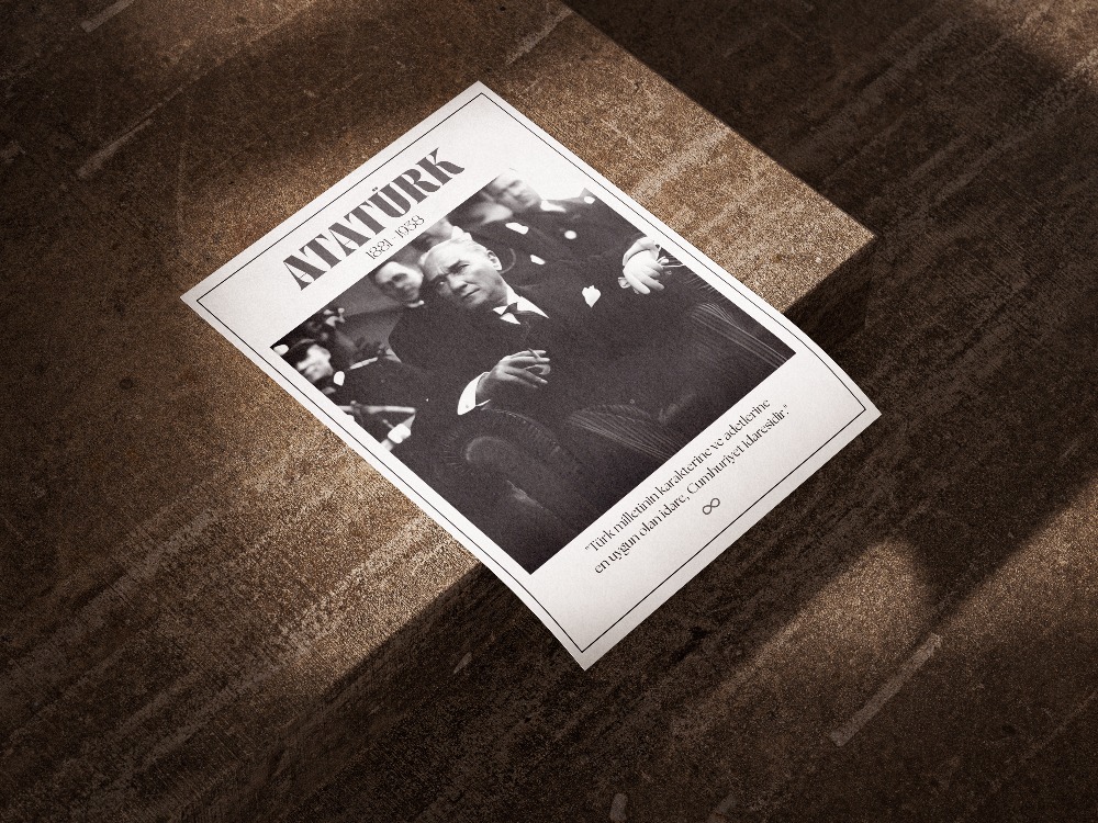Atatürk Koltukta Oturan Siyah Beyaz Tablo | "Cumhuriyet İdaresi" Sözlü Lider Posteri