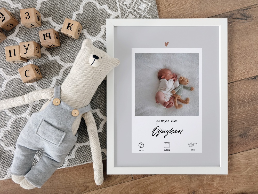 Polaroid Konseptli Bebek Doğum Posteri | Minimalist Yeni Doğan Hatıra Tablosu