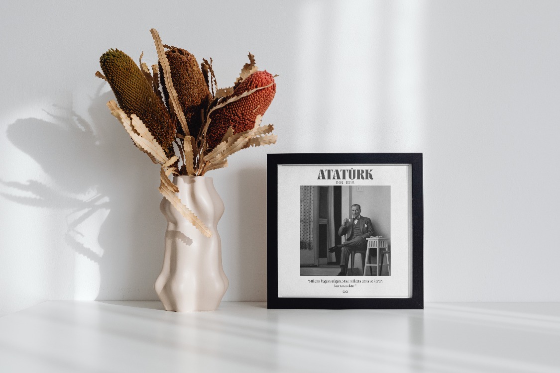 Atatürk Kahve İçerken Siyah Beyaz Tablo | "Milletin Azmi" Sözlü Nostaljik Poster