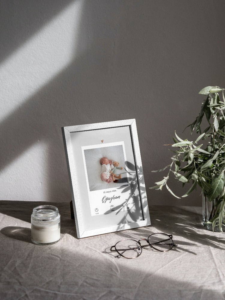 Polaroid Konseptli Bebek Doğum Posteri | Minimalist Yeni Doğan Hatıra Tablosu