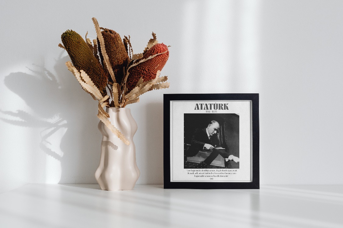 Atatürk Tren Penceresi Nostaljik Poster | "Tam Bağımsızlık" Sözlü Siyah Beyaz Tablo