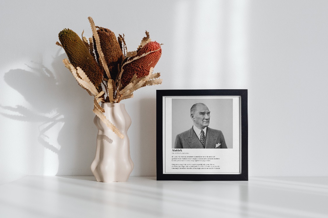 Atatürk Tanımı Tipografik Tablo | Modern ve Minimalist Lider Posteri