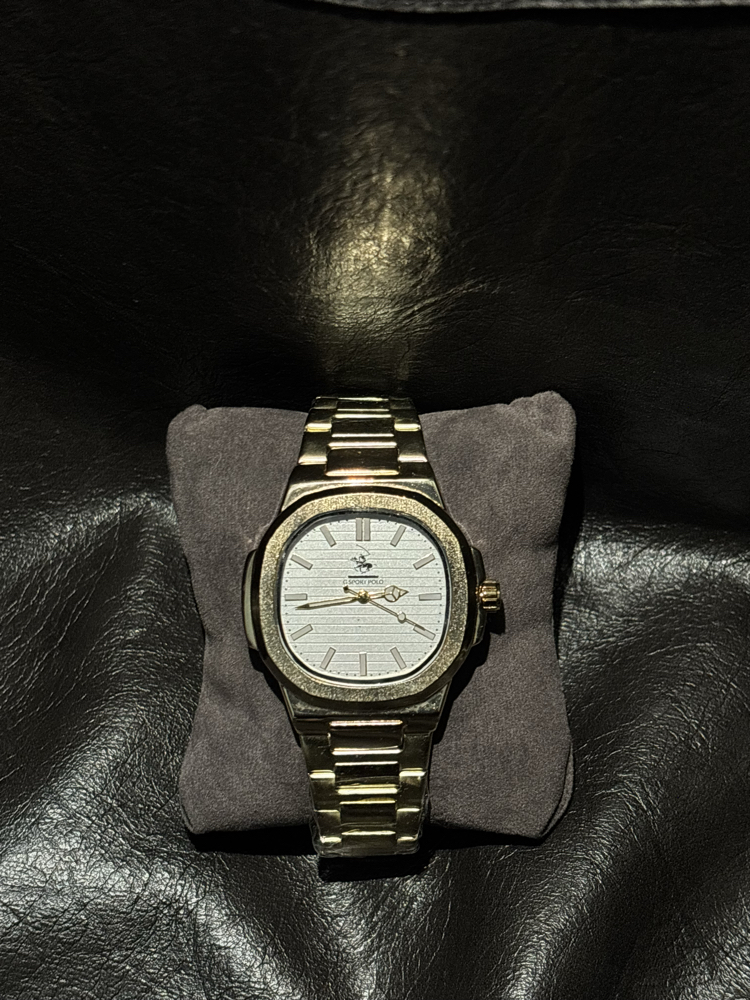 Polo Nautilus Esintisi: Gold Kasa & Çizgili Beyaz Kadran