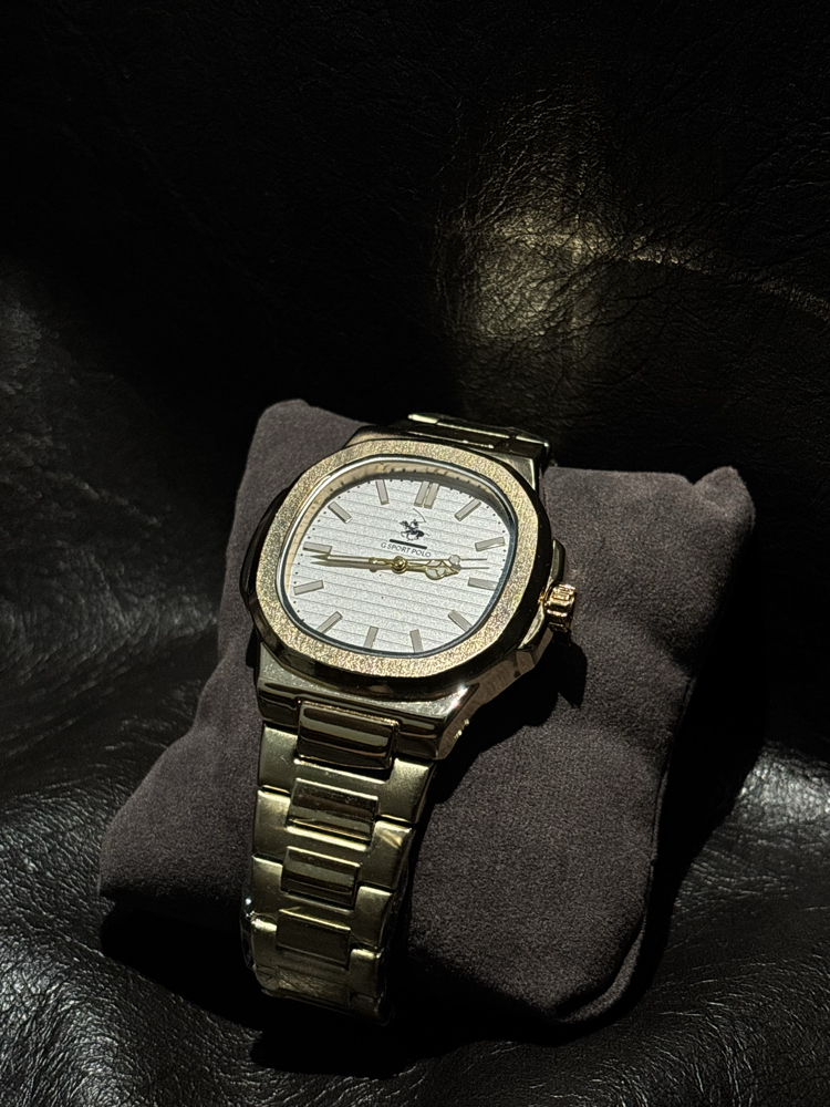 Polo Nautilus Esintisi: Gold Kasa & Çizgili Beyaz Kadran