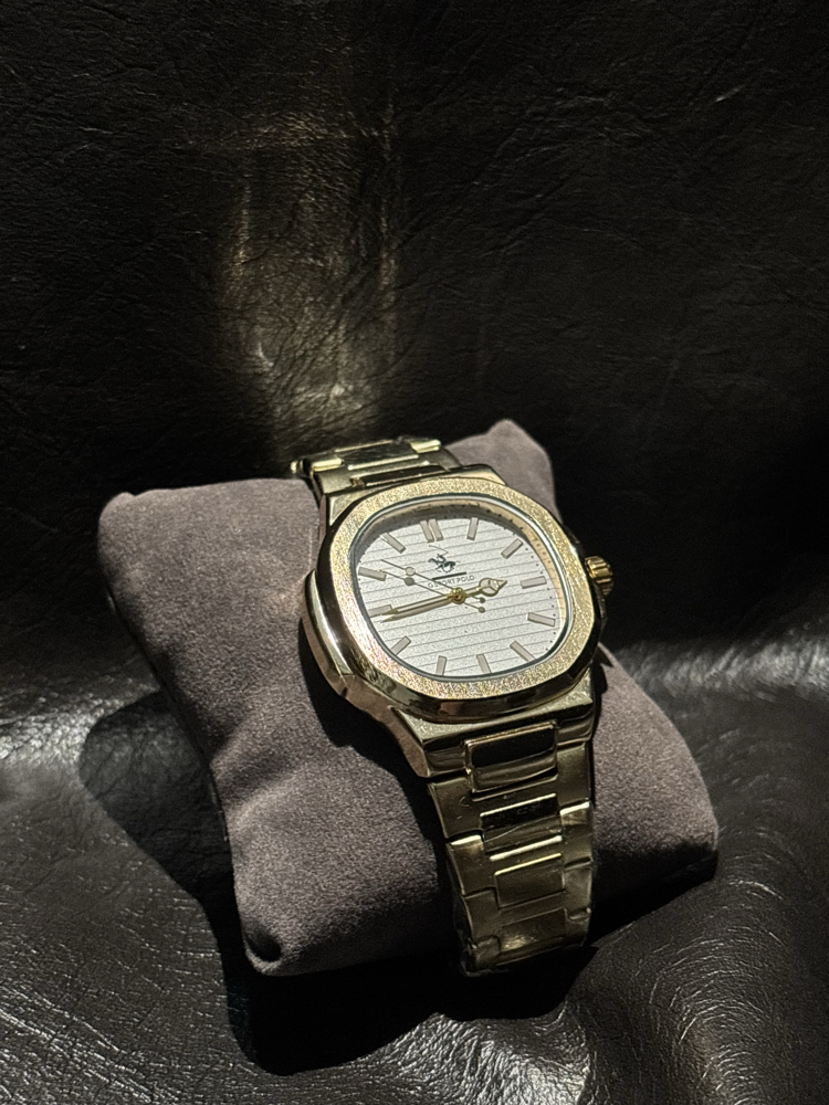 Polo Nautilus Esintisi: Gold Kasa & Çizgili Beyaz Kadran