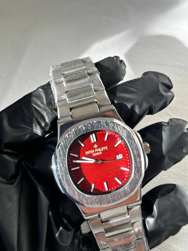 Patek Philippe Geneve Red serious 