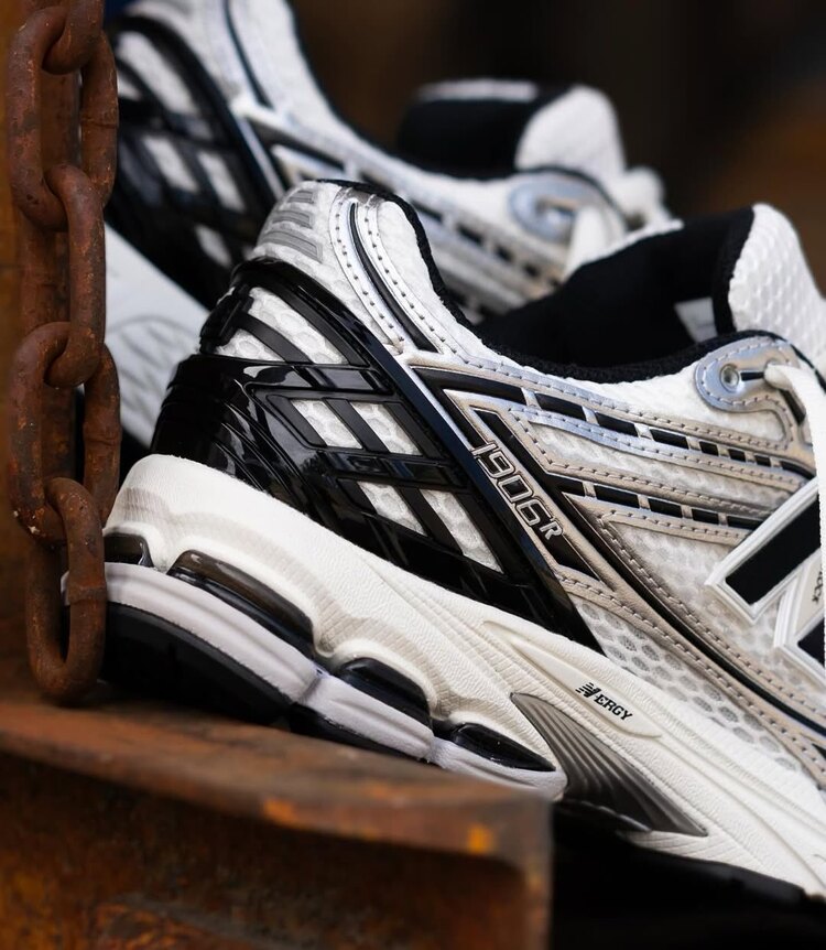 New Balance 1906R “ Grey & Black “