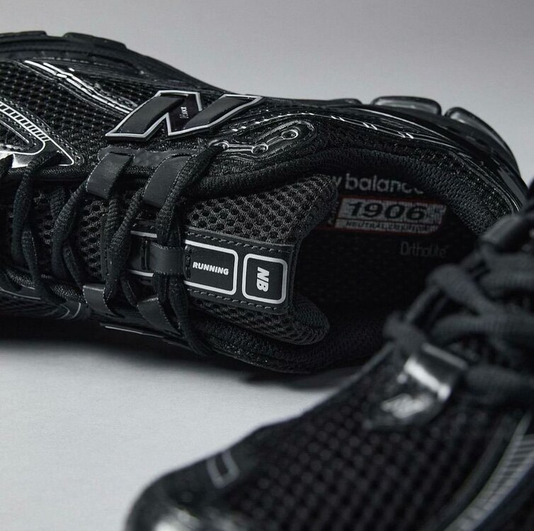 New Balance 1906R “ All Black “