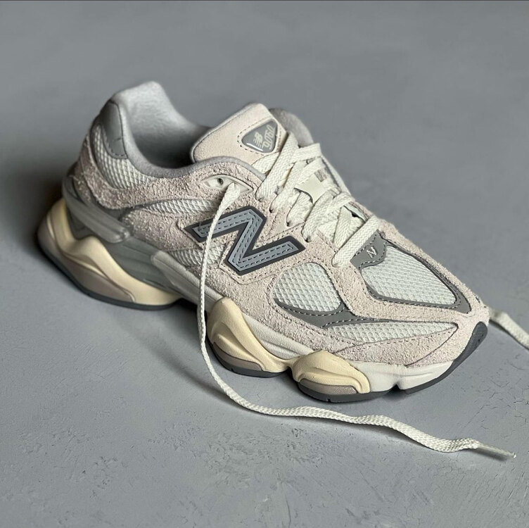 New Balance 9060 “ Moonbeam “