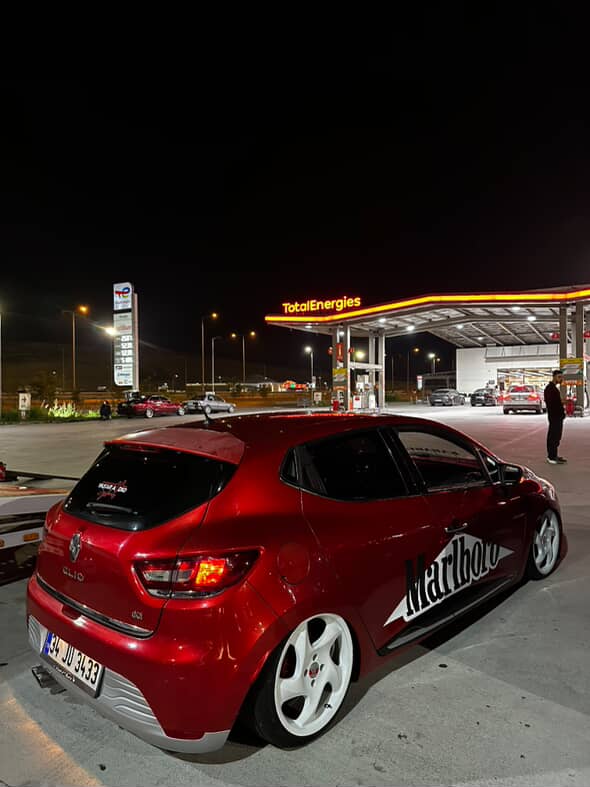 Marlboro temalı yüksek kaliteli sticker. 
