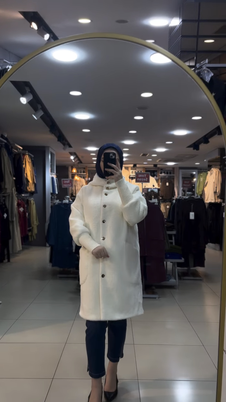 Kapşonlu angora kaban