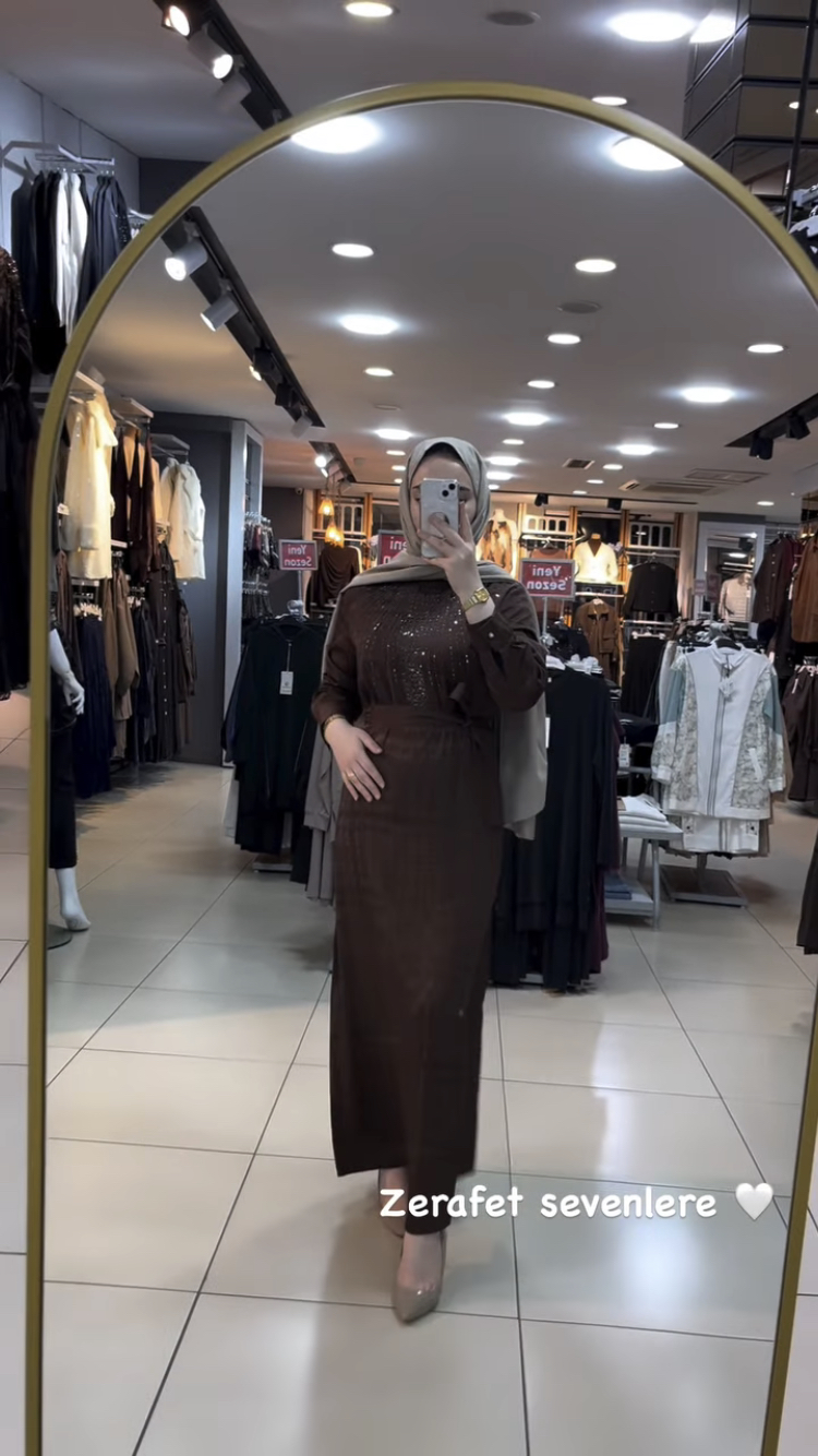 Selinada özel tasarım elbise