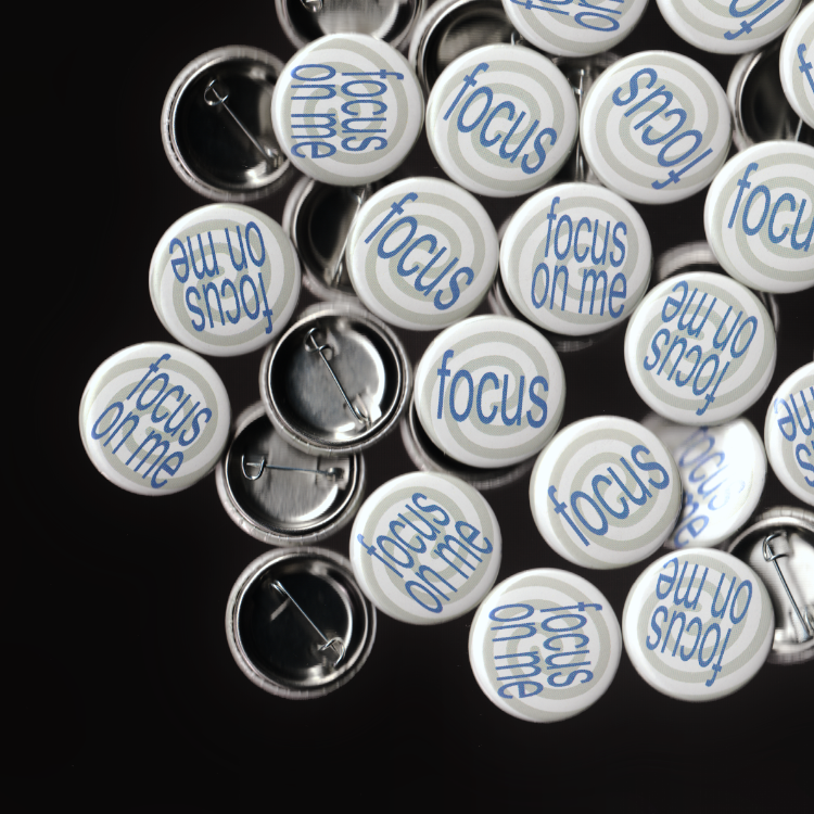 'focus/on me' rozet