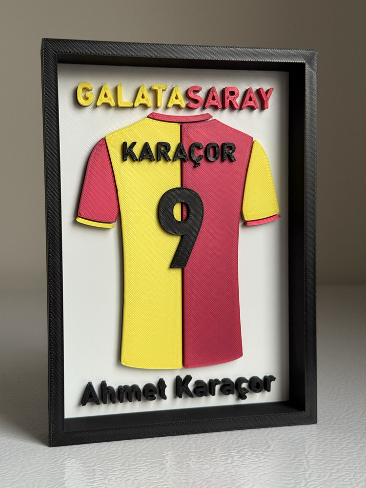 Galatasaraylılara Özel Hediye: 3D Kişiselleştirilebilir Forma Tablo
