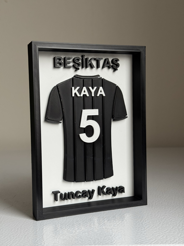 Kişiye Özel Beşiktaş Temalı 3D Forma Tablo - Masaüstü ve Raf Dekoru (17-18cm)