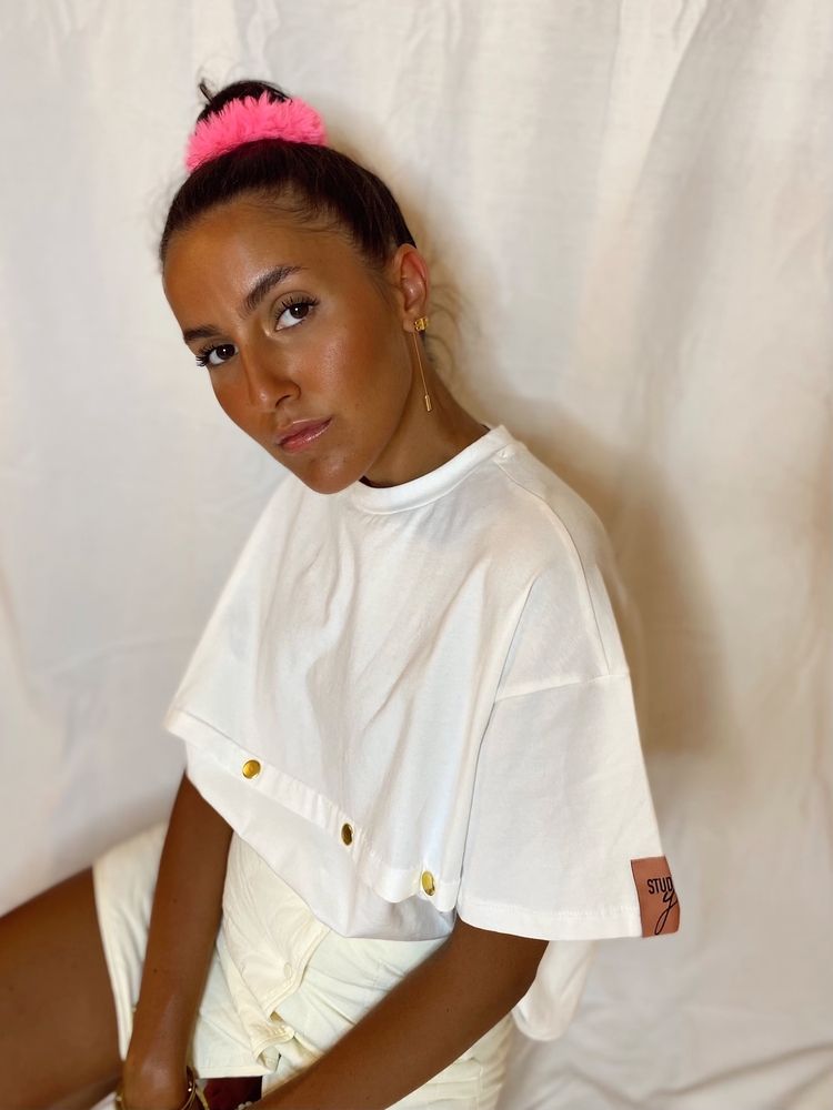 Lilii Beyaz ve Siyah Gold Zımbalı Basic T-shirt (L/XL Beden)